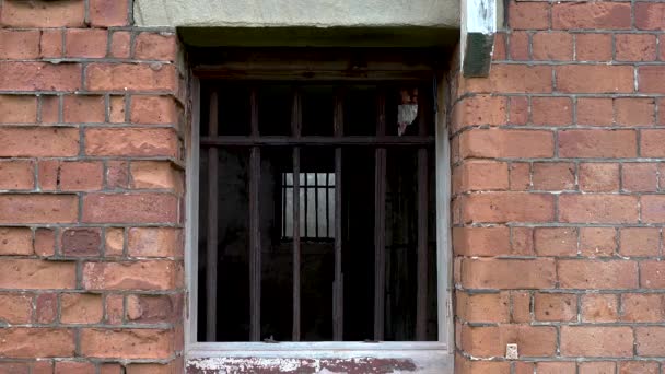Старые тюремные бары в Форте Ленан в графстве Донегал - Ирландия — стоковое видео