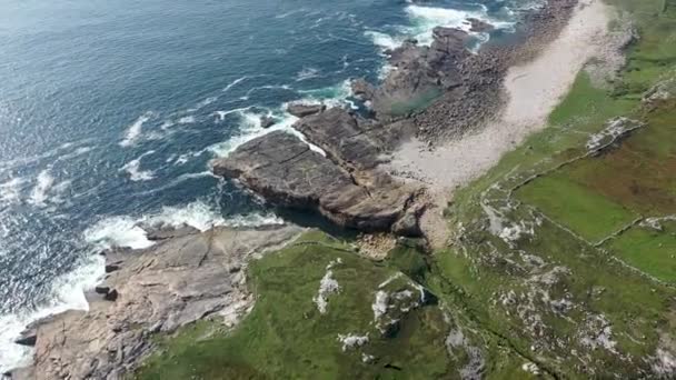 Vista Aérea Playa Por Falcorrib Sur Dungloe Condado Donegal Irlanda — Vídeo de stock