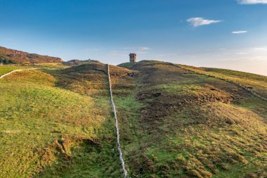 Dungloe, İrlanda 'daki Maghery' deki Crohy Head Sinyal Kulesi 'nin hava görüntüsü.