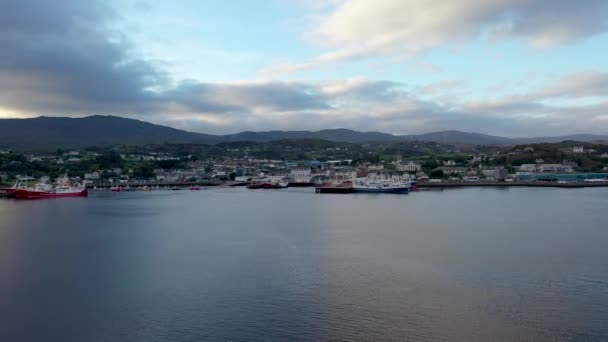 Киллибегс, Ирландия - 13 октября 2021 года - Киллибегс является самым важным рыболовным портом в Ирландии — стоковое видео