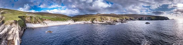 Niesamowite wybrzeże w Port między Ardara i Glencolumbkille w hrabstwie Donegal - Irlandia — Zdjęcie stockowe