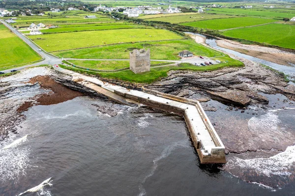 爱尔兰共和国斯莱戈县的Easky码头和城堡 — 图库照片