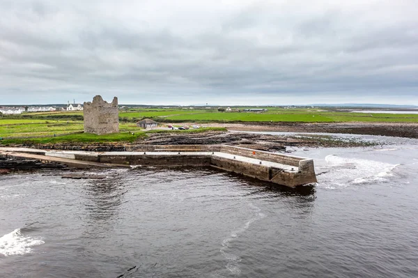 Easky piren och slottet i grevskapet Sligo - Republiken Irland — Stockfoto