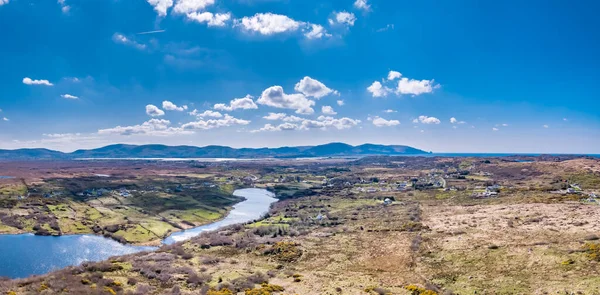 Luchtfoto van Lough Fad, Rosbeg en Portnoo in county Donegal, Ierland — Stockfoto