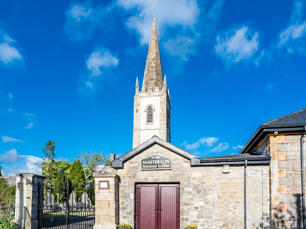 Manorhamilton, Irlanda - 25 de maio de 2021: A Masterson National School está se preparando para abrir de acordo com os regulamentos Covid. — Fotografia de Stock