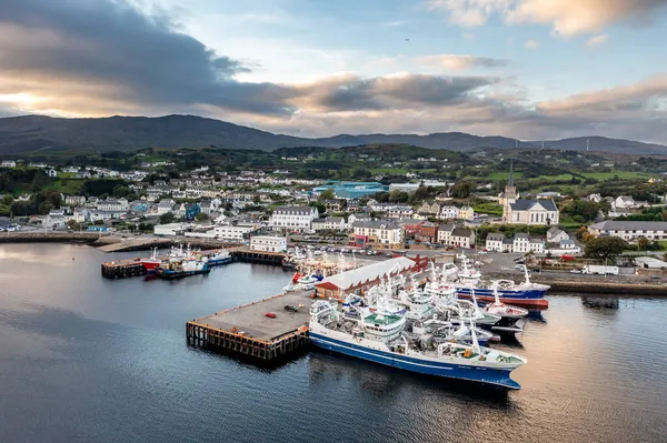 Killybegs, Irland - 13 oktober 2021 - Killybegs är Irlands viktigaste fiskehamn — Stockfoto