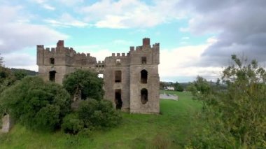 İrlanda Donegal 'deki Raphoe şatosunun kalıntıları.