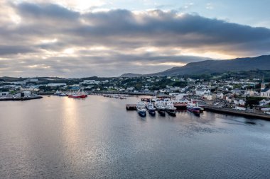 Killybegs, İrlanda - 13 Ekim 2021 Killybegs İrlanda 'daki en önemli balıkçılık limanıdır.