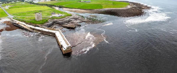 O cais de Easky e Castelo em County Sligo - República da Irlanda — Fotografia de Stock