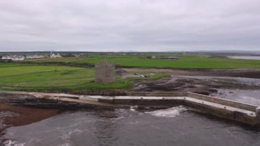 County Sligo 'daki Easky Şatosu - İrlanda Cumhuriyeti