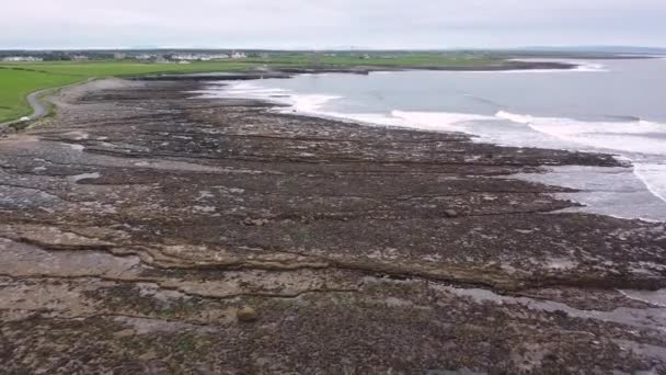 Reef at Easky Castle and pier in County Sligo - Δημοκρατία της Ιρλανδίας — Αρχείο Βίντεο