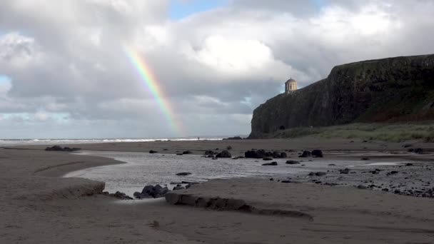 Piękna tęcza na plaży Downhill w hrabstwie Londonderry w Irlandii Północnej — Wideo stockowe