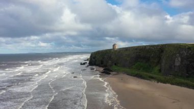 Kuzey İrlanda 'da County Londonderry' deki hava manzaralı...