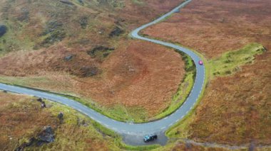 Donegal ilçesindeki Cnoc na Laragacha ile Muckish Dağı arasındaki R256 hava manzarası