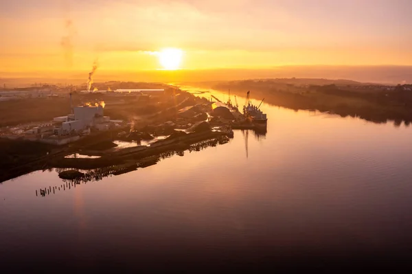 Flygfoto över Derry Londonderryharbour i Nordirland — Stockfoto