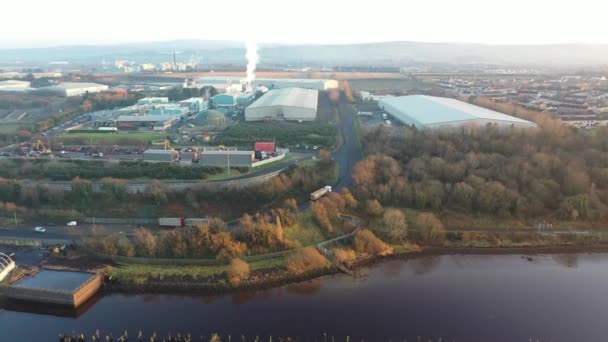 Derry Londonderry, Ηνωμένο Βασίλειο- 17 Δεκεμβρίου 2021: Η παραγωγή συνεχίζεται στο Foyle Meats and Clearway — Αρχείο Βίντεο