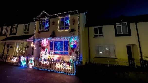Derry Londonderry, Wielka Brytania - 17 grudnia 2021: Miasto w Irlandii Północnej jest urządzone na Boże Narodzenie — Wideo stockowe