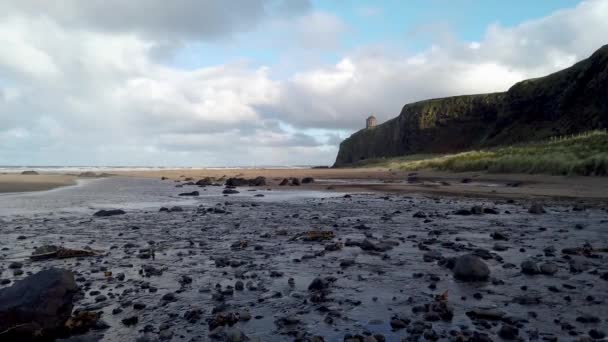 Piękna plaża Downhill w hrabstwie Londonderry w Irlandii Północnej — Wideo stockowe