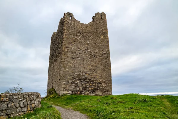 Castello Rossle al molo Easky nella contea di Sligo - Repubblica d'Irlanda. — Foto Stock
