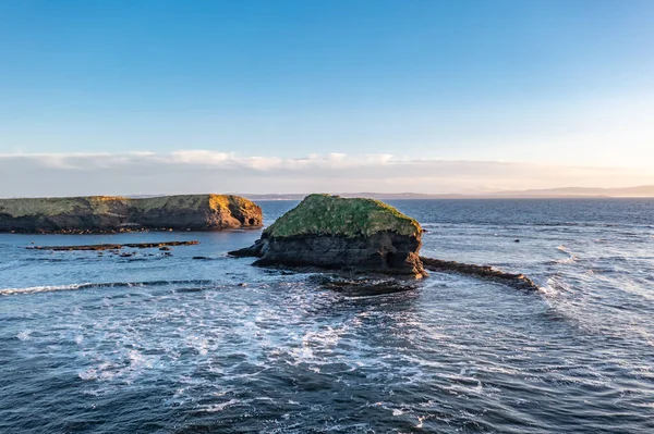 The beautiful eagles nest rock by Mountcharles in County Donegal - Ireland. — Stock fotografie