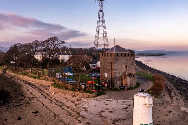 Derry Londonderry, Verenigd Koninkrijk - 17 december 2021: Culmore Point ligt aan de andere kant van de elektriciteitscentrale en haven — Stockfoto