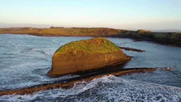 As belas águias nidificam rocha por Mountcharles no Condado de Donegal - Irlanda. — Vídeo de Stock