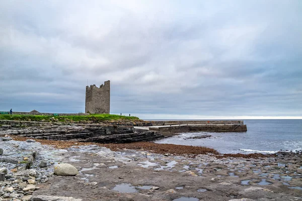 Rossle slott vid Easky piren i länet Sligo - Republiken Irland. — Stockfoto