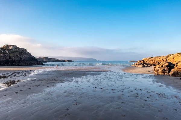 A bela baía de Cloughglass e praia por Burtonport no Condado de Donegal - Irlanda — Fotografia de Stock
