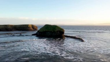 Donegal, İrlanda 'da Mountcharles' ın güzel kartallar yuvası..