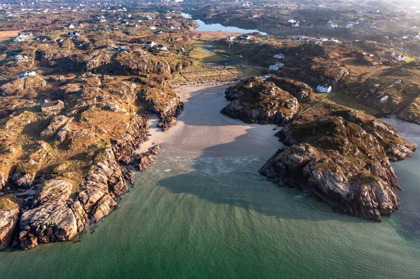 Den vackra Cloughglass Bay och stranden vid Burtonport i grevskapet Donegal - Irland — Stockfoto