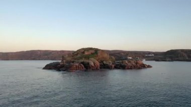 Kincasslagh 'daki kaplumbağa şekilli ada County Donegal, İrlanda' daki Cruit Adası 'na.