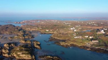 Burtonport, Donegal, İrlanda 'nın güzel Cloughglass Körfezi ve plajı.