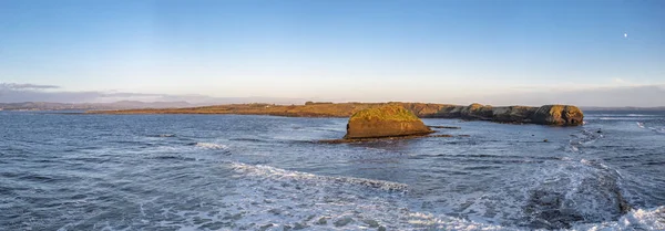 The beautiful eagles nest rock by Mountcharles in County Donegal - Ireland. — Fotografia de Stock