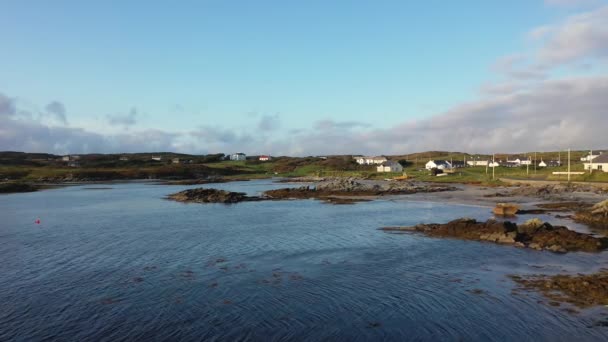 La belle côte atlantique au port de Rossbeg dans le comté de Donegal - Irlande — Video