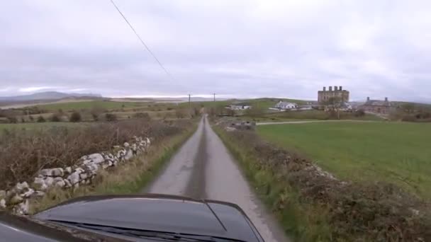 Ballyshannon, County Donegal, Ιρλανδία - 21 Ιανουαρίου 2022: Οδηγώντας προς τα ερείπια του μεγαλοπρεπούς σπιτιού του 18ου αιώνα — Αρχείο Βίντεο