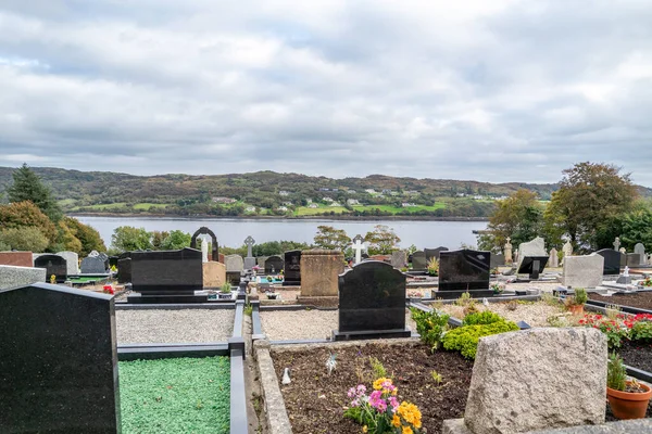 Cmentarz z widokiem na Atlantyk w Killybegs, hrabstwo Donegal - Irlandia — Zdjęcie stockowe