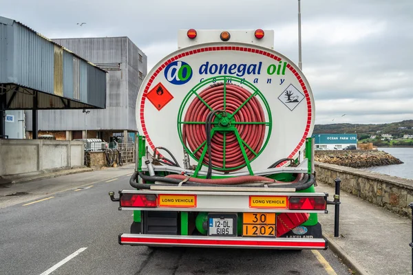 Killybegs, Ireland - Obtober 13 2021：Donegal Oil ist operating in the harbour — 图库照片