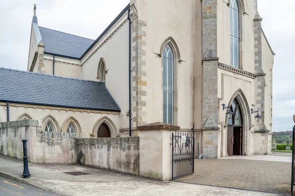 Killybegs, Ierland - 13 oktober 2021: De kerk staat midden in de stad — Stockfoto