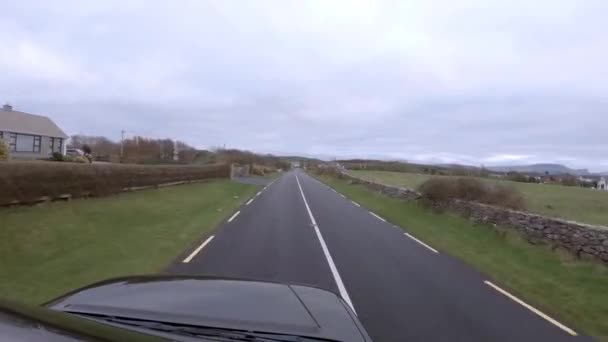 Rijden van Rossnowlagh naar Ballyshannon in county Donegal - Republiek Ierland — Stockvideo