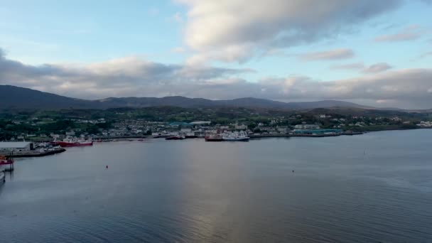 Killybegs, Irlanda - 13 de outubro de 2021 - Killybegs é o porto de pesca mais importante da Irlanda — Vídeo de Stock