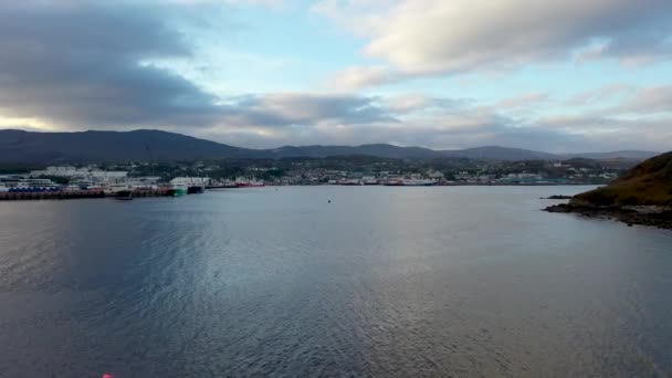 Killybegs, Írország - 2021. október 13. - Killybegs Írország legfontosabb halászkikötője — Stock videók