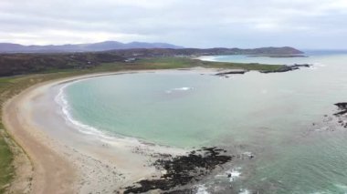 Cashelgolan plajının havadan görünüşü, Castlegoland, County Donegal - İrlanda