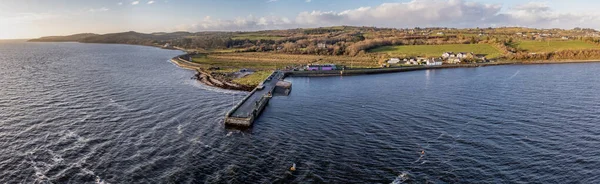 Piren i Mountcharles i grevskapet Donegal - Irland. — Stockfoto