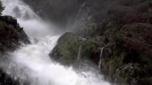 Assaranca Waterfall by Ardara in County Donegal - Ιρλανδία. — Αρχείο Βίντεο
