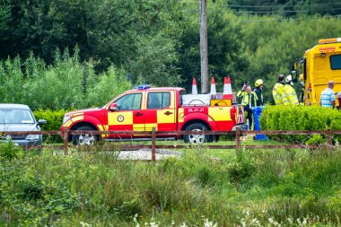 Donegal, İrlanda - 26 Temmuz 2021: Portnoo 'da salgın sırasında trafik kazasında kurtarma ekipleri yardım etti