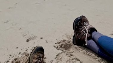 Donegal 'de Ardara ile Portnoo arasındaki Sheskinmore Doğa Rezervi' nde Ballinareava Strand 'da dinleniyor..