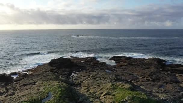 A bela Ilha Inishbarnog em Rossbeg no Condado de Donegal - Irlanda. — Vídeo de Stock