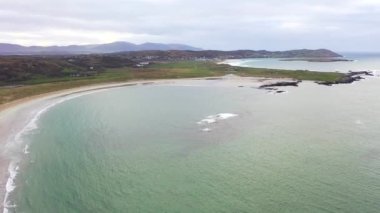 Cashelgolan plajının havadan görünüşü, Castlegoland, County Donegal - İrlanda