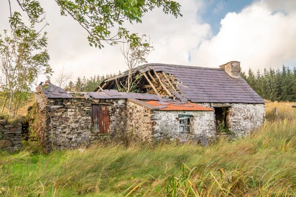 Donegal, İrlanda 'da Croaghnageer' de terk edilmiş bir kulübe. — Stok fotoğraf