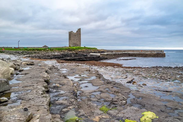 Rossle slott vid Easky piren i länet Sligo - Republiken Irland. — Stockfoto